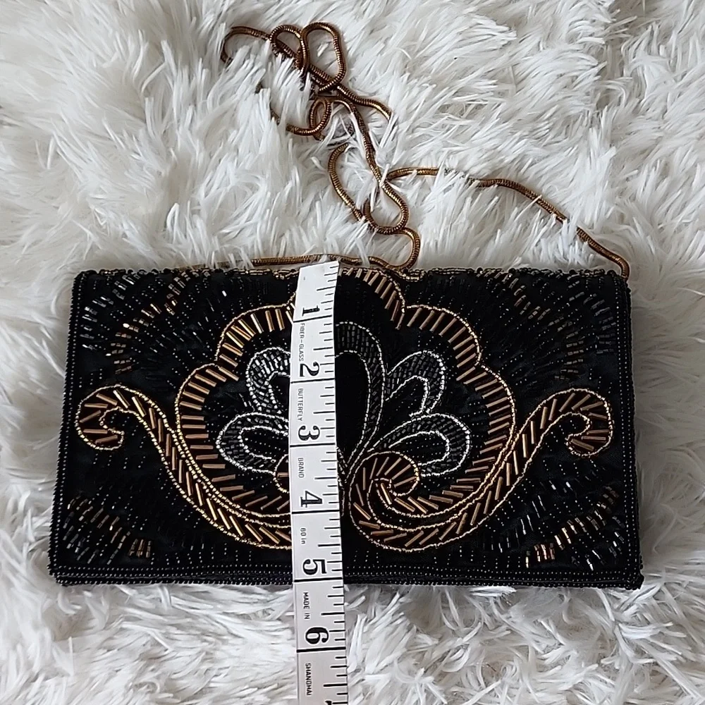 Carolyne Barton  Vintage Elegant Black and Gold Women's Clutch